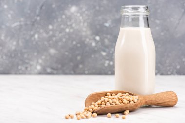 Soya ya da Soya Sütü. Alternatif Non Dairy Oraganic Süt. Bitki Bazlı Yiyecek.