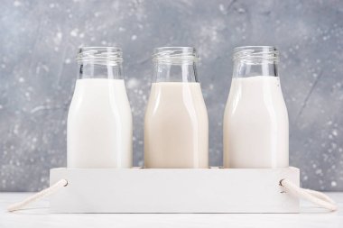 Badem, soya ve pirinç bazlı süt. Alternatif Dairy Helthy Food. Organik Taze Süt.