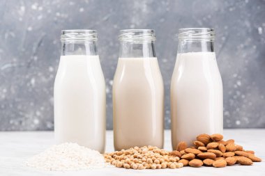 Badem, soya ve pirinç bazlı süt. Alternatif Dairy Helthy Food. Organik Taze Süt.