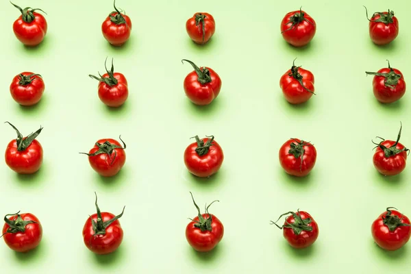 Vibrant Red Tomatoes Green Background Flat Lay Vegetable Pattern Top — Stockfoto