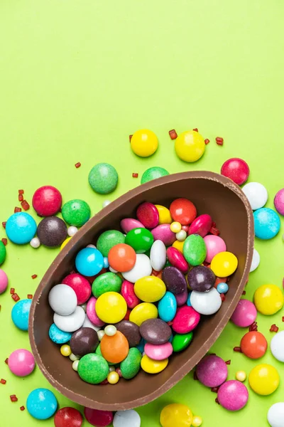 Huevo Pascua Con Caramelo Colorido Fondo Pascua Con Espacio Copia — Foto de Stock