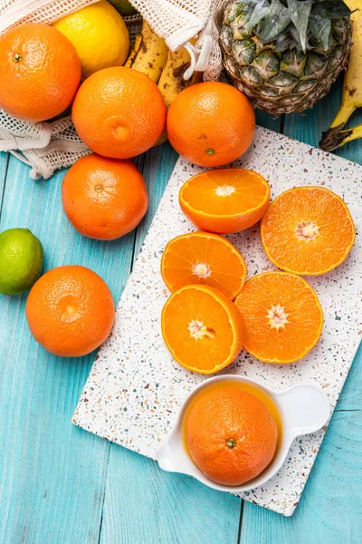 Verse Sinaasappel Tropisch Fruit Houten Tafel Levendige Kleuren Gezond Eten — Stockfoto