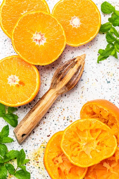 Orange Juice Making Orange Juice Wooden Squeezer Top View Healthy — Stock Photo, Image