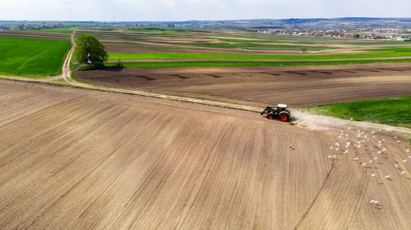 Tracktor Werkt Fields Countryside Farm Luchtdrone View — Stockfoto