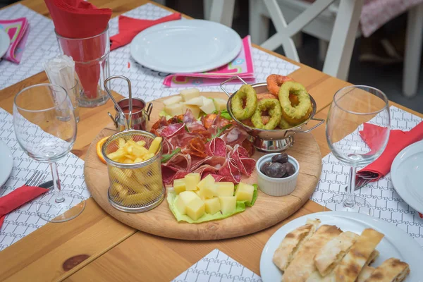 Comida Sobre Mesa Comida Tradicional Balcánica —  Fotos de Stock