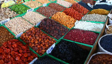 Pazar ile fındık ve kuru meyve