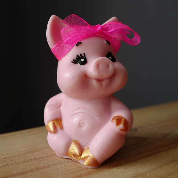 用肥皂做的粉红手工猪 — 图库照片
