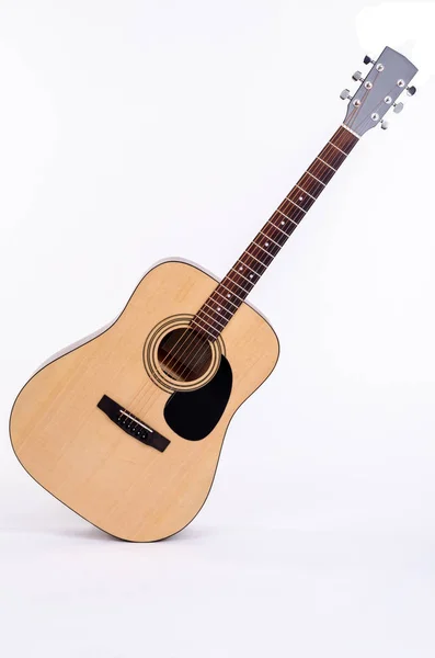 Chitarra acustica sta in diagonale — Foto Stock