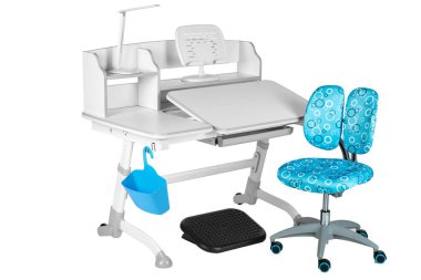 Mavi sandalye, gri okul Masası, mavi sepet, Masa lambası ve siyah destek ayakları altında