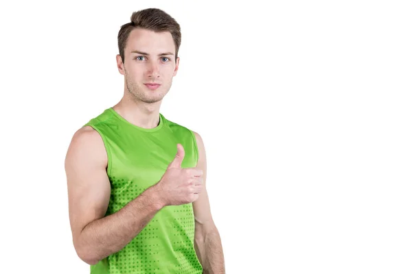 Un stil de viață sănătos. Portretul unui tip chipeș în îmbrăcăminte sport, izolat pe fundal alb, uitându-se la cameră, degetele în sus. Cadru orizontal — Fotografie, imagine de stoc