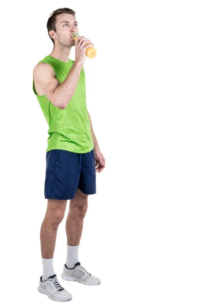 Estilo de vida saudável. Retrato de um cara bonito bebendo suco, nós — Fotografia de Stock