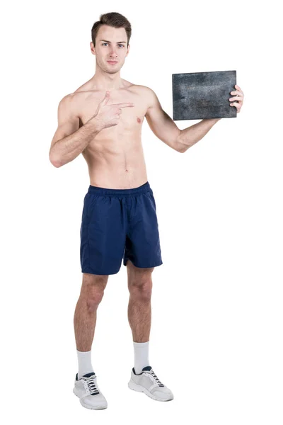 Gesunder Lebensstil. Porträt eines gutaussehenden Mannes mit einem leeren Schild zum Schreiben, mit einem nackten Sportkörper, isoliert auf weißem Hintergrund. vertikaler Rahmen — Stockfoto