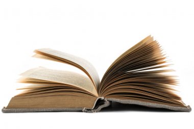 Eski bir bez kapağı açık vintage kitap bir beyaz izole arka plan üzerinde yatıyor. Yatay Çerçeve