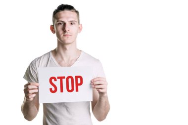 Genç yakışıklı olan yazıt ile bir sayfa ile 