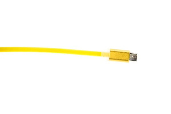 Cabo conector micro usb amarelo no fundo isolado branco. Quadro horizontal — Fotografia de Stock