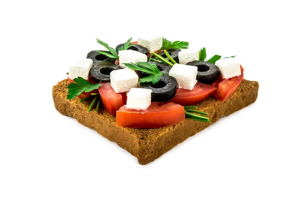 치즈, 올리브, 흰색 절연 배경에 토마토 샌드위치 — 스톡 사진