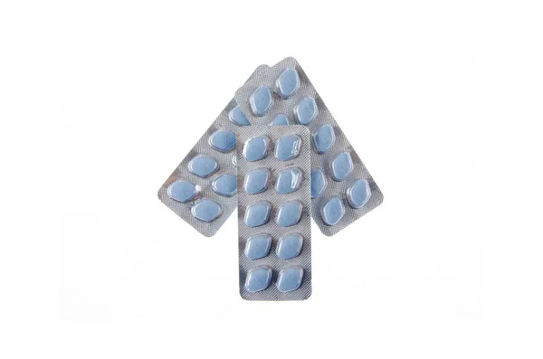 Три тарелки синих таблеток на белом изолированном фоне — стоковое фото