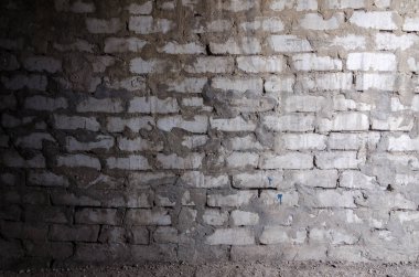 yarı karanlık tuğla duvar