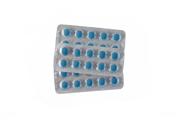 Drie platen van blauwe pillen op witte geïsoleerde achtergrond — Stockfoto