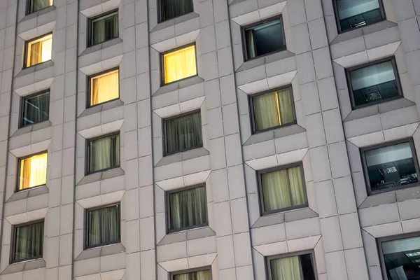 Vierkante ramen van het huis — Stockfoto