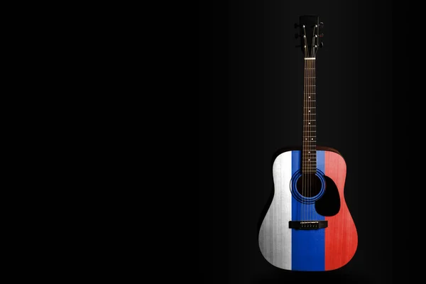 Akustische Konzertgitarre mit gezogener Flagge Russland, auf dunklem Hintergrund, als Symbol nationaler Kreativität oder Volkslieder. — Stockfoto
