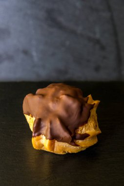 Tüm çerçeve için lezzetli taze çikolatalı kekler..