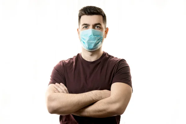 Thema Coronavirus Und Sicherheit Ein Junger Mann Mit Blauer Maske — Stockfoto