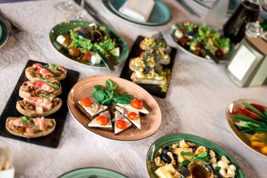 Tüm çerçeve için bir çok farklı et kanepesi.