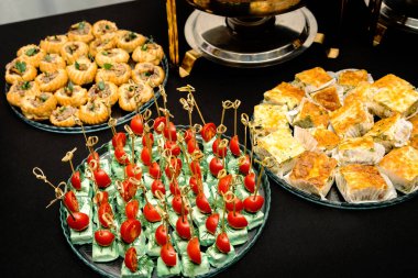 Tüm çerçeve için bir çok farklı et kanepesi.