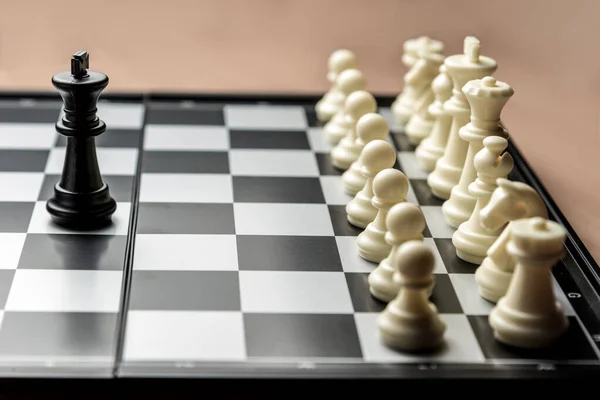 Chess Black King Stands White Chess Opponent Symbol Leadership Confrontation — Stock Photo, Image