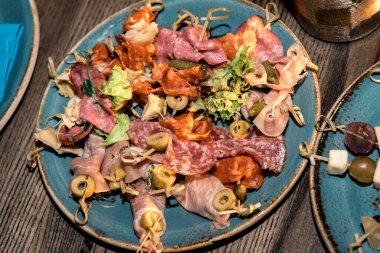 Tüm çerçeve için çeşitli et dilimleri..