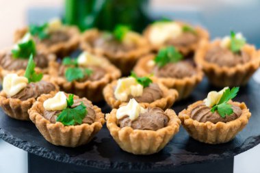 Tüm çerçeve için bir çok farklı et kanepesi.