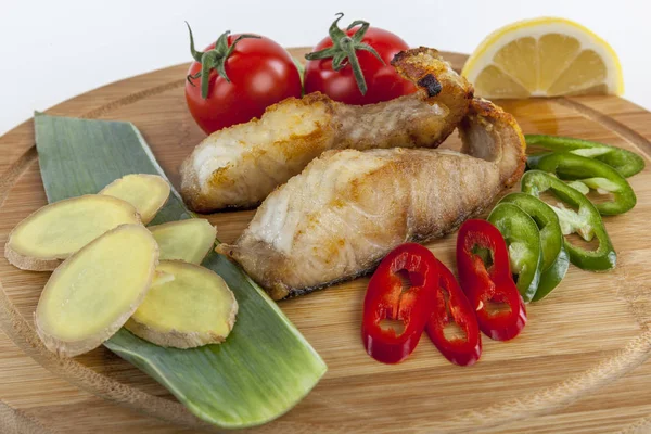 ızgara üzerinde lezzetli mersin balığı