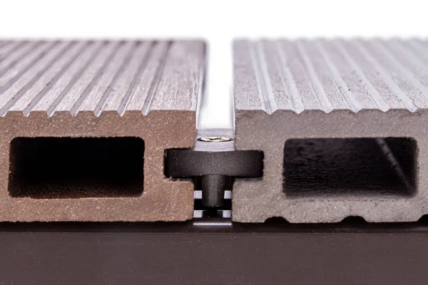 Ahşap-plastik teras yapımında kullanılacak malzemeyi içerir.