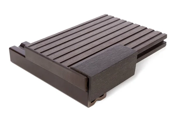 Ahşap-plastik teras yapımında kullanılacak malzemeyi içerir.