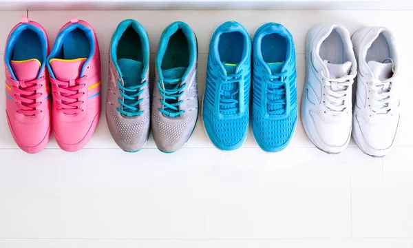 Выбор спортивной обуви — стоковое фото