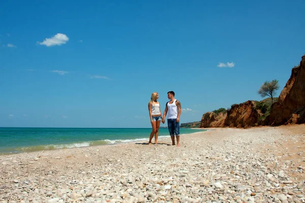 Casal na praia — Fotografia de Stock