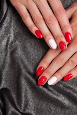Kırmızı manikür