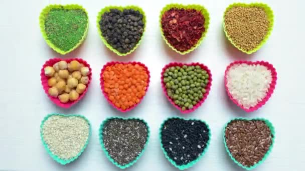 Здоровые Ингредиенты Приготовления Пищи Крупы Специи Семена Помещаются Три Ряда — стоковое видео