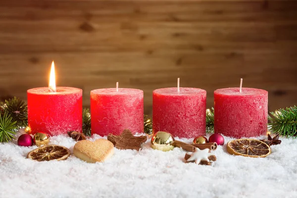 Yanan ilk advent mum karda