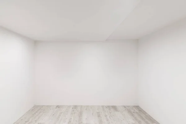 白塗りのラミネートと新たに塗られた壁の部屋 — ストック写真
