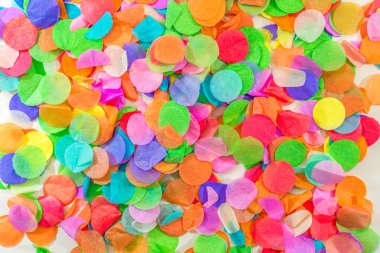 Renkli konfeti kutlama ve parti için şablon olarak