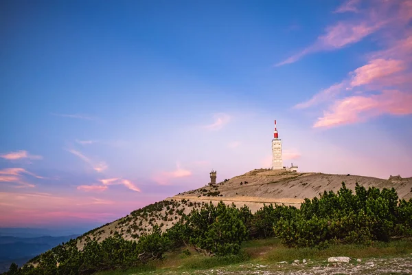 Fransa'da günbatımı sırasında Mont Ventoux üzerinde göster