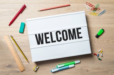 Lightbox Office flatlay olarak üzerinde yazılı hoş geldiniz