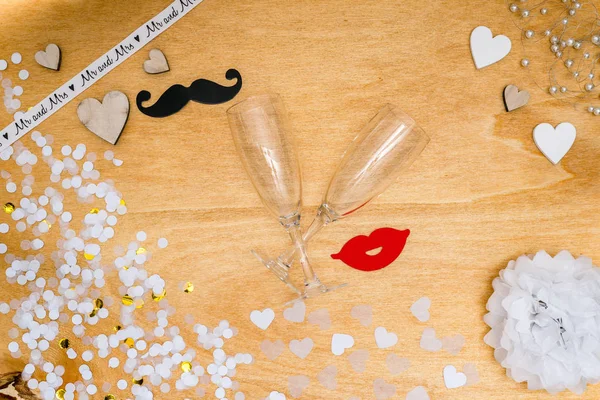 Esküvői dekoráció fél konfetti, gyöngy és szívek fr Jogdíjmentes Stock Fotók
