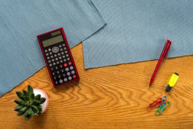 Şablon yukarıdaki hesap makinesi ile finansal muhasebe Resepsiyon /