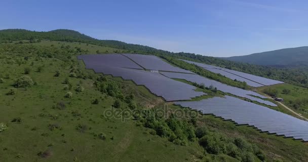 Güneş enerjisi panelleri — Stok video