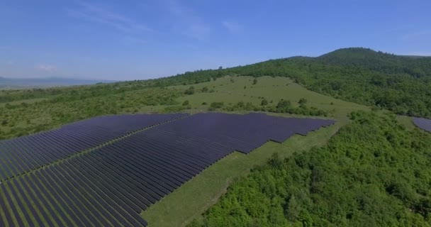 Paneles de energía solar — Vídeo de stock