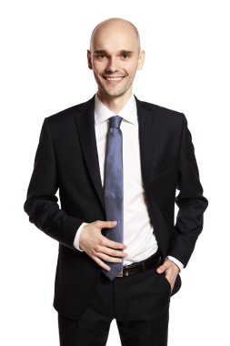 gülümseyen genç adam