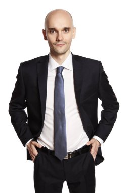 Beyaz arka planda genç iş adamı